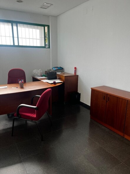 Retail in Córdoba for lease - Building Photo - Image 2 of 9