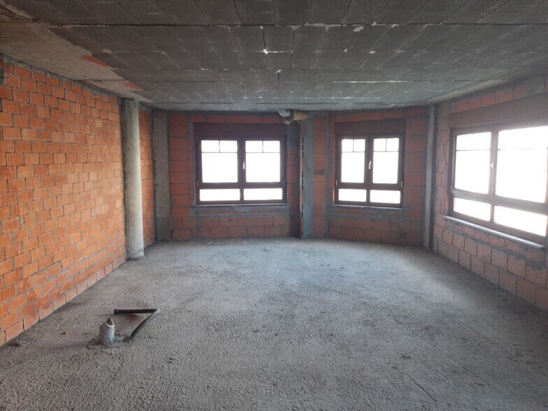 Avenida de Benito Galcerán, Viveiro, Lugo for sale - Building Photo - Image 2 of 10