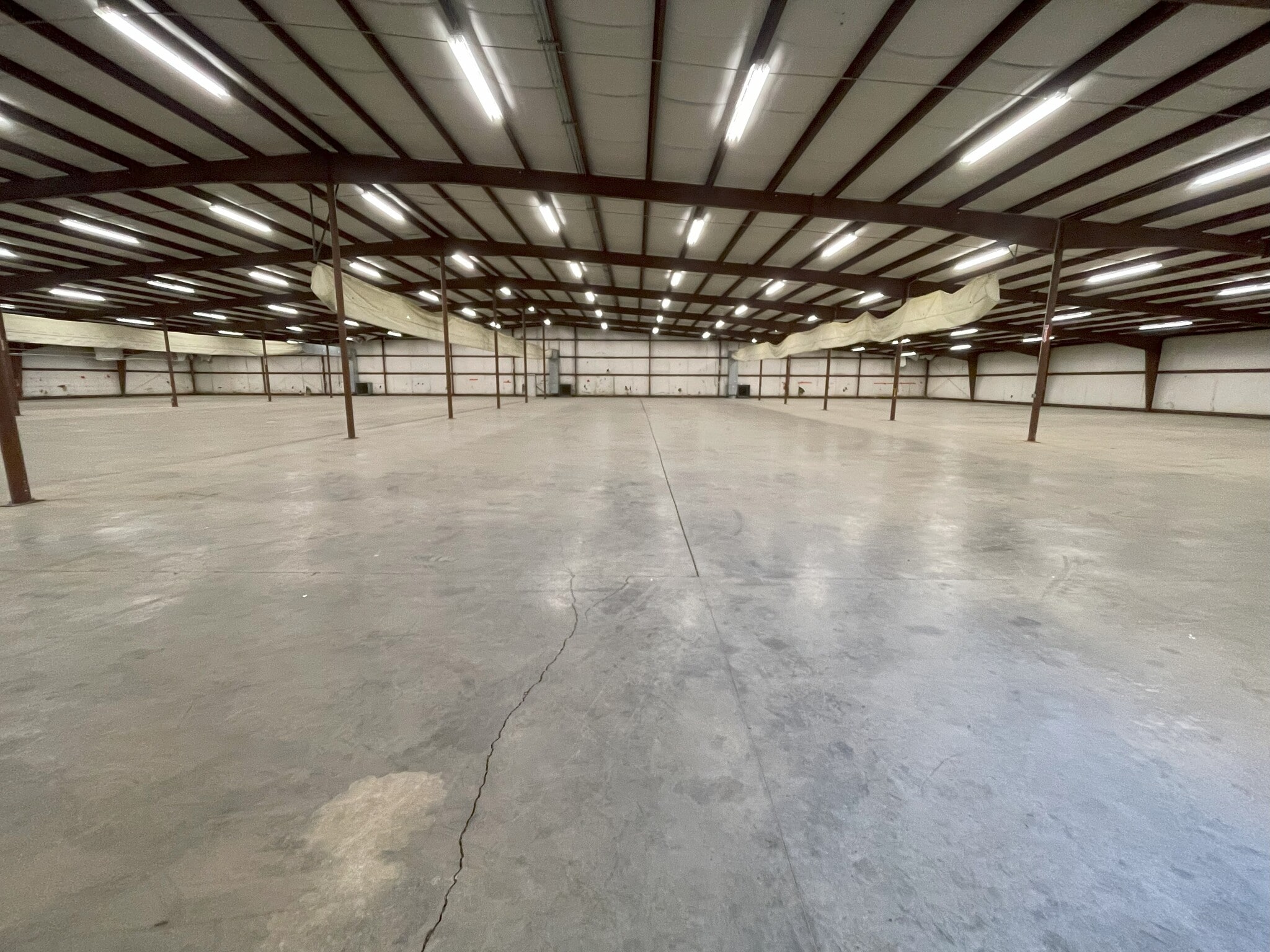 1014 Industrial Park Dr, Clinton, MS for sale Interior Photo- Image 1 of 7