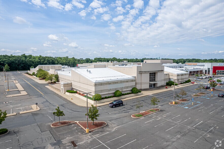 90 Elm St, Enfield, CT for lease - Primary Photo - Image 1 of 7