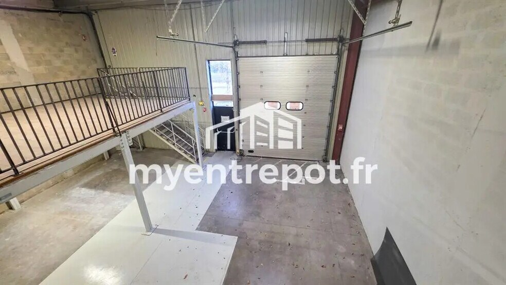 Flex in Marseille for sale - Interior Photo - Image 2 of 9