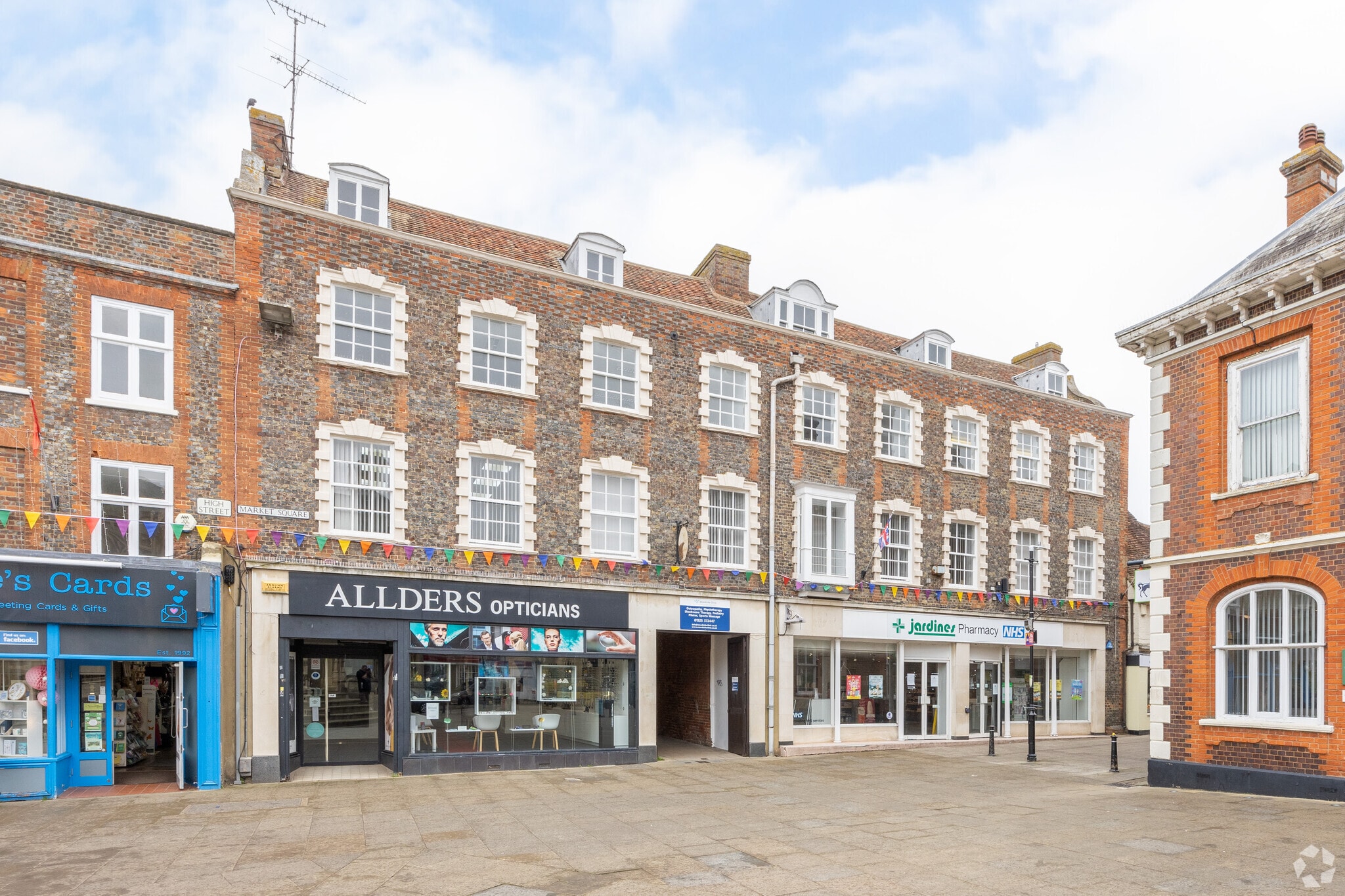 3-5 Market Sq, Leighton Buzzard for sale Primary Photo- Image 1 of 1