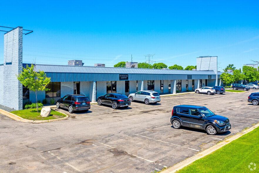 13801-13855 Industrial Park Blvd, Minneapolis, MN for lease - Primary Photo - Image 1 of 2