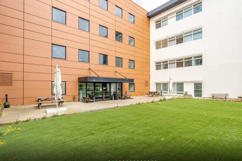 Office in Montpellier for lease - Building Photo - Image 3 of 12