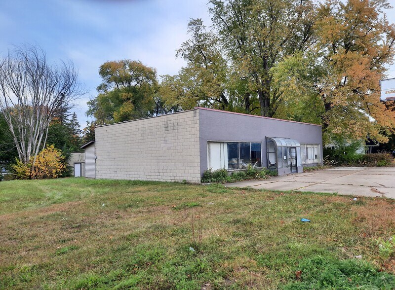 1921 University Ave, Green Bay, WI for sale - Building Photo - Image 3 of 4