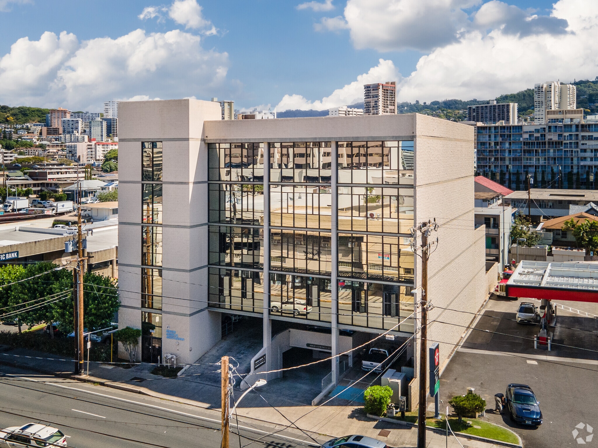 1360 S Beretania St, Honolulu, HI for lease Primary Photo- Image 1 of 3