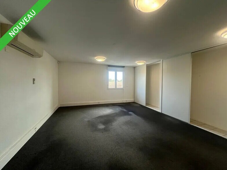Office in Valence for sale - Building Photo - Image 3 of 5