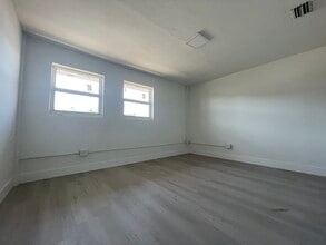 1665-1667 W 33rd Pl, Hialeah, FL for lease Interior Photo- Image 1 of 9