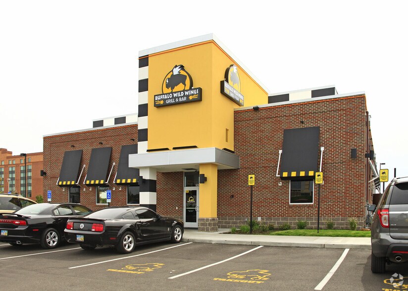 Buffalo Wild Wings Street View 26200 Harvard Rd, Warrensville Heights, Oh 44122 - Buffalo Wild Wings |  Loopnet