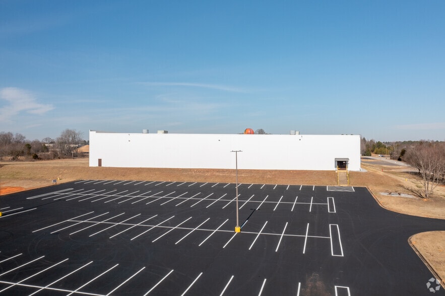 50 Peachview Blvd, Gaffney, SC for lease - Building Photo - Image 2 of 9