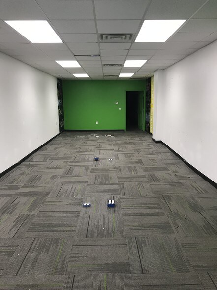 165 Port Richmond Ave, Staten Island, NY for lease - Interior Photo - Image 2 of 10