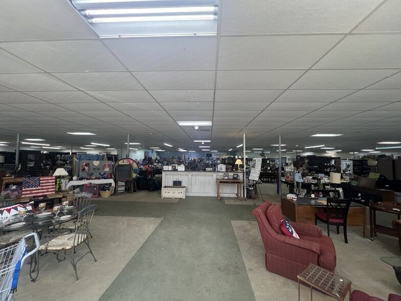 2568 Canton Rd, Marietta, GA for lease - Building Photo - Image 2 of 8