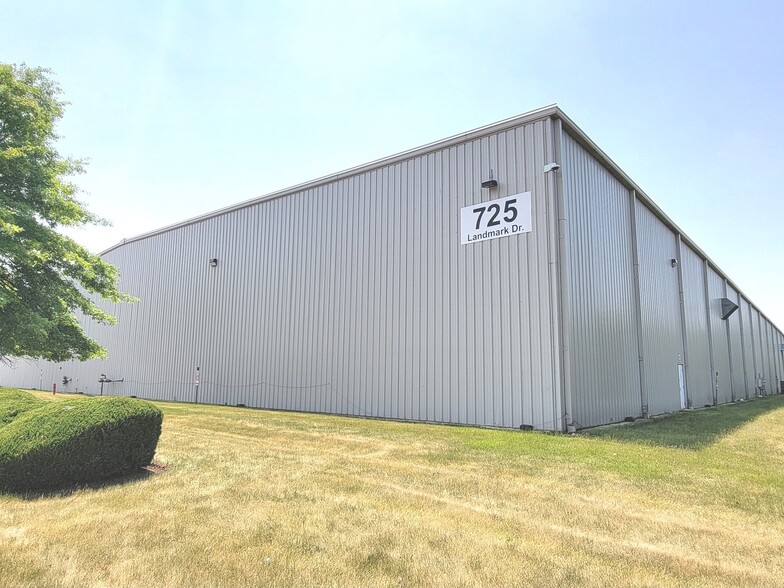 725 Landmark Dr, Belvidere, IL for sale - Building Photo - Image 1 of 1