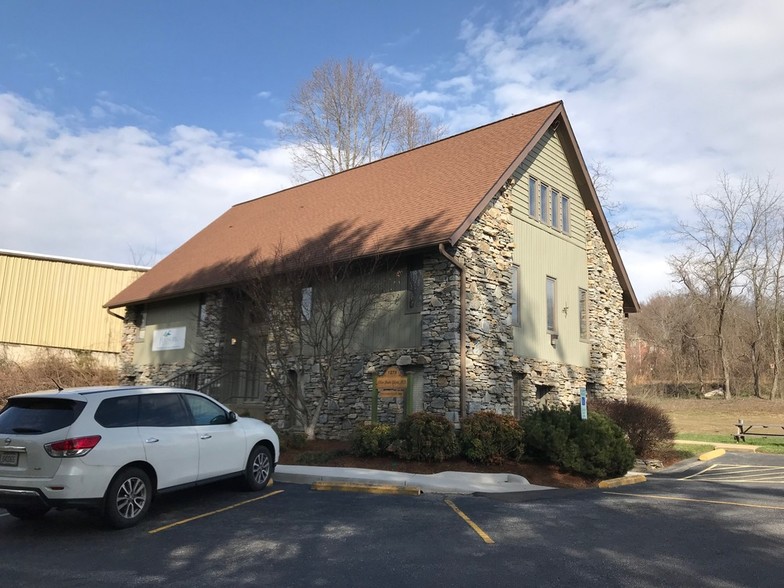 1278-1280 Hendersonville Rd, Asheville, NC for lease - Building Photo - Image 1 of 1