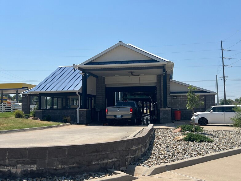 8005 NW 39th Expy, Bethany, OK for sale - Building Photo - Image 1 of 1