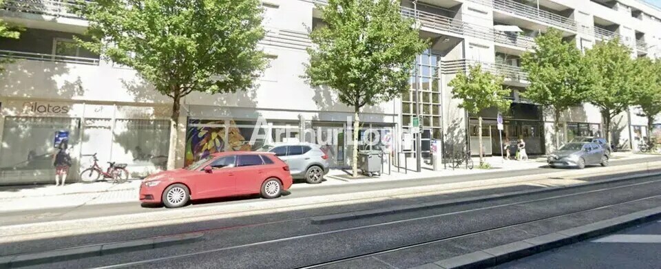 Retail in Reims for lease Building Photo- Image 1 of 5