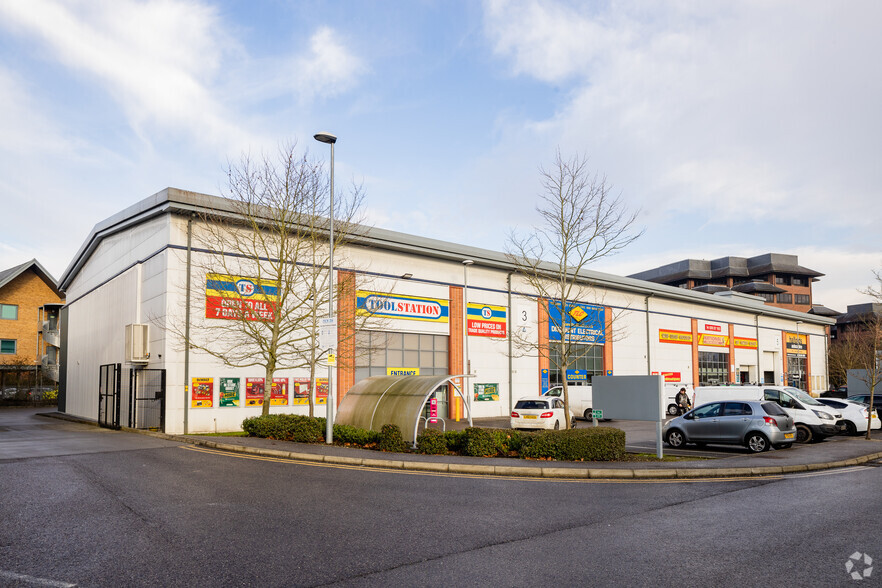 Elstree Way, Borehamwood for lease - Building Photo - Image 2 of 3