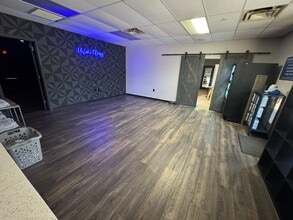 20830 N 25th Pl, Phoenix, AZ for lease Interior Photo- Image 2 of 7