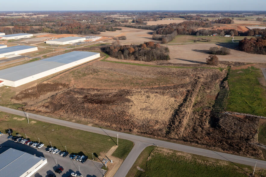 720 Garvin Ln, Franklin, KY for sale - Building Photo - Image 3 of 7