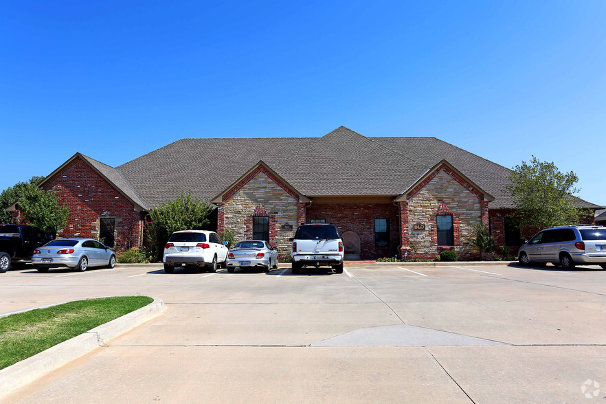 1605-1607 Professional Cir, Yukon, OK for sale - Building Photo - Image 2 of 10