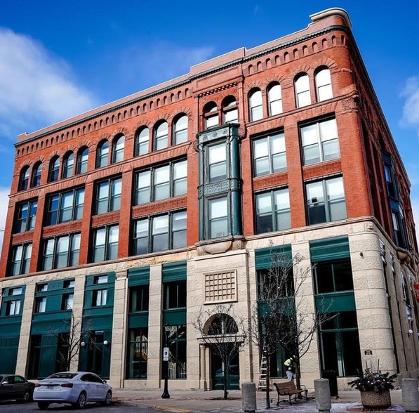 213 Center Ave, Bay City, MI for lease - Primary Photo - Image 1 of 1