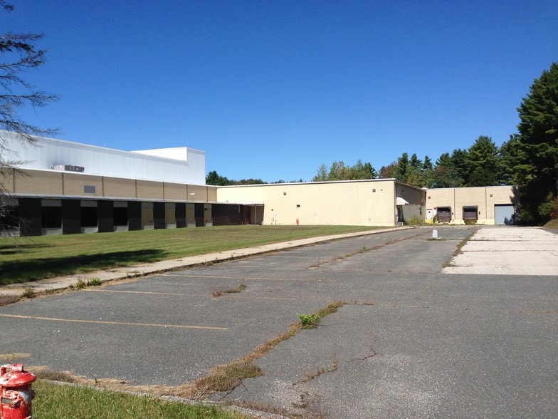 701 Greylock St, Lee, MA for lease - Building Photo - Image 3 of 18