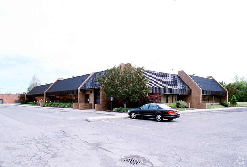 5800 Enterprise Ct, Warren, MI 48092 Office, Flex, & Industrial Space