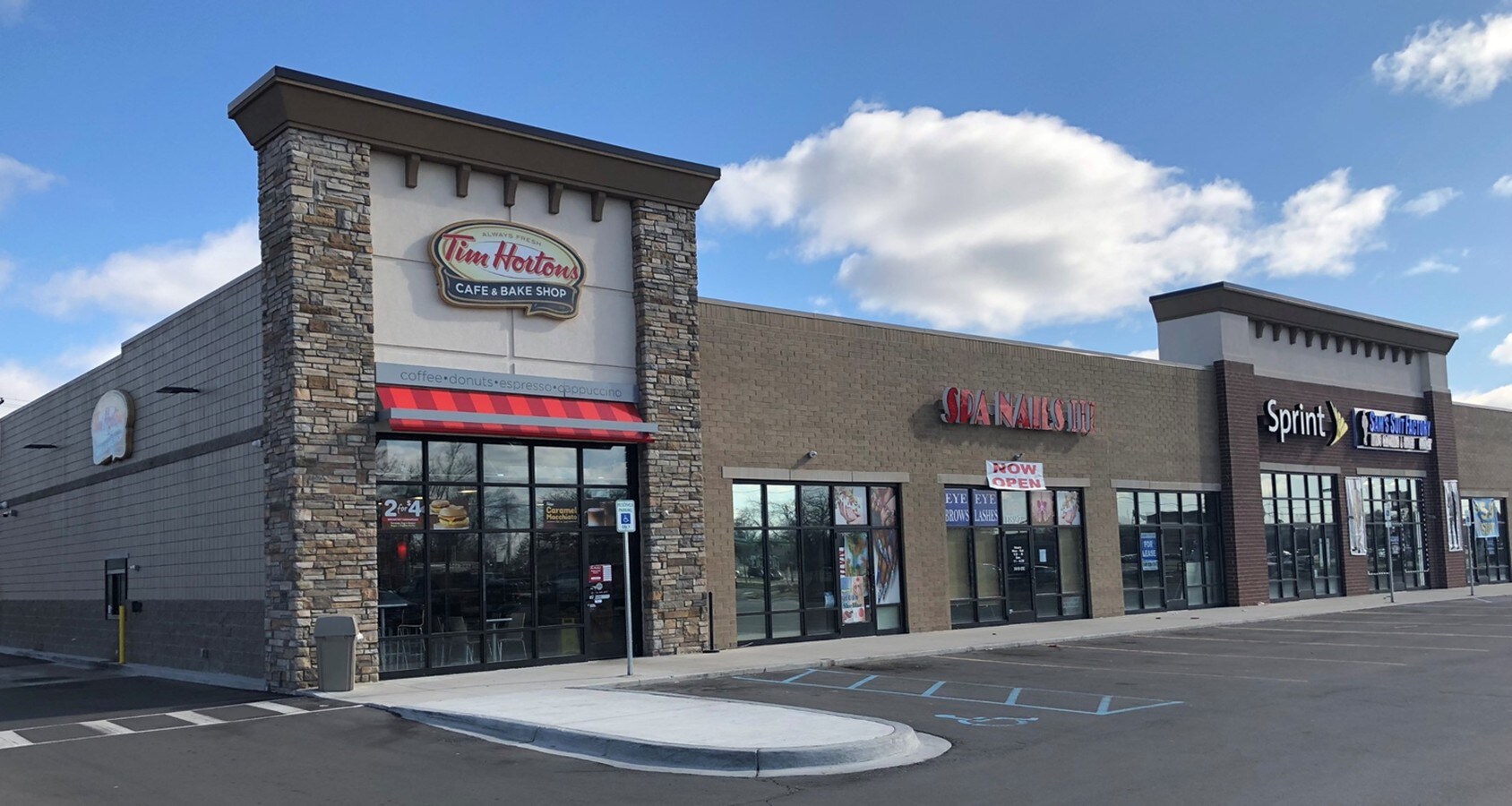 8 Mile Rd, Hazel Park, MI 48030 Gateway Crossing