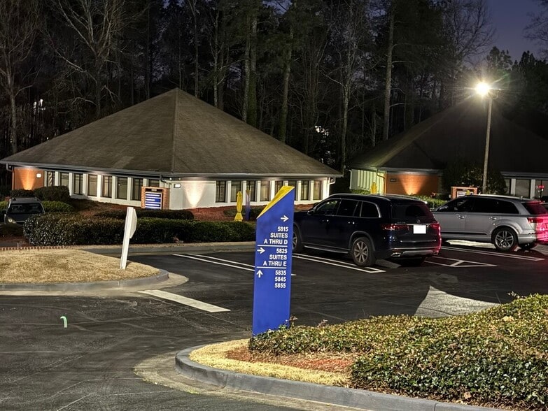 5815 Live Oak Pky, Norcross, GA for lease - Primary Photo - Image 3 of 5