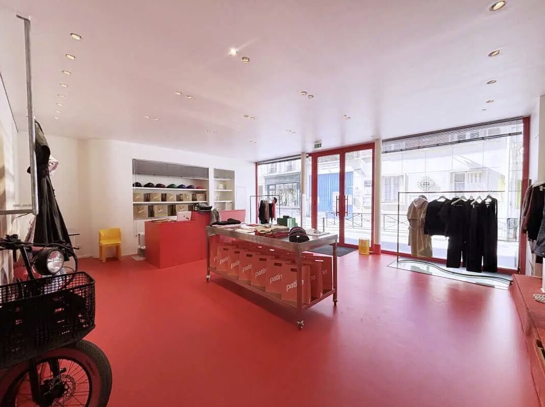 Retail in Paris for lease Interior Photo- Image 1 of 7