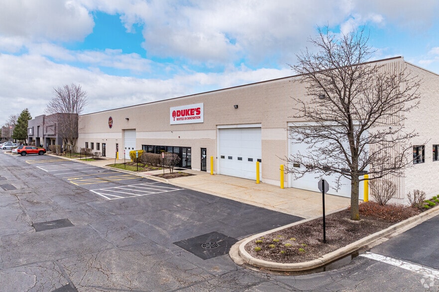 400-440 Airport Rd, Elgin, IL for lease - Building Photo - Image 2 of 8
