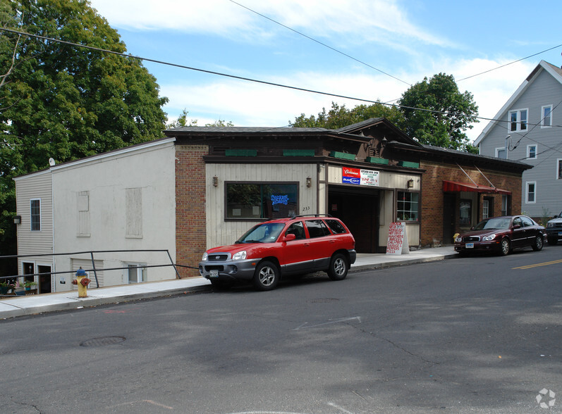 233 Congress Ave, Waterbury, CT for sale - Primary Photo - Image 1 of 1