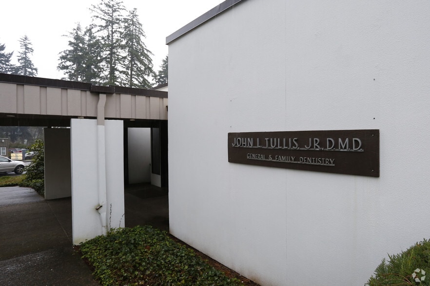 16463 Boones Ferry Rd, Lake Oswego, OR for sale - Building Photo - Image 3 of 5