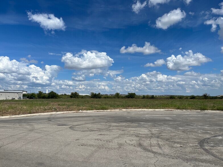 799 Generations Dr, New Braunfels, TX for sale - Building Photo - Image 3 of 15