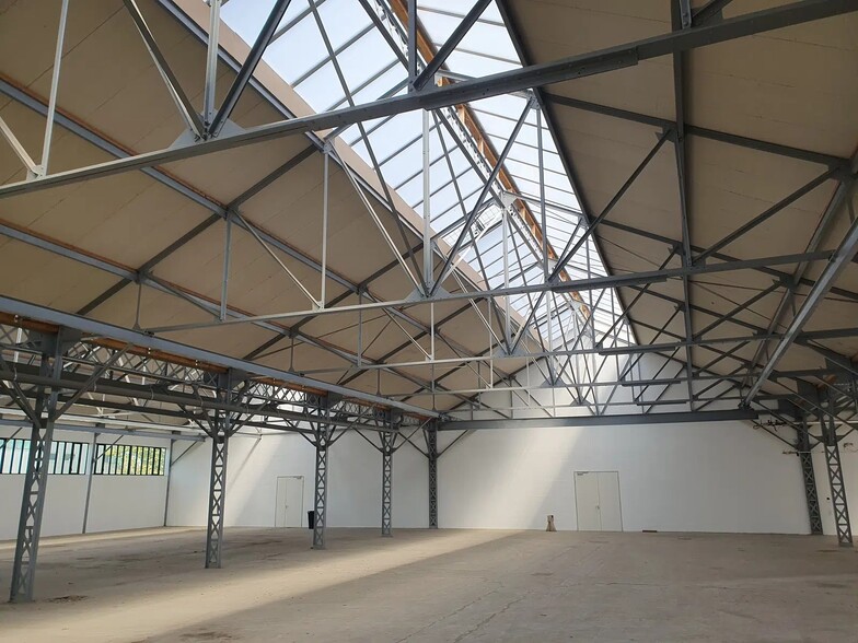 Flex in Ivry-sur-Seine for lease - Interior Photo - Image 1 of 1