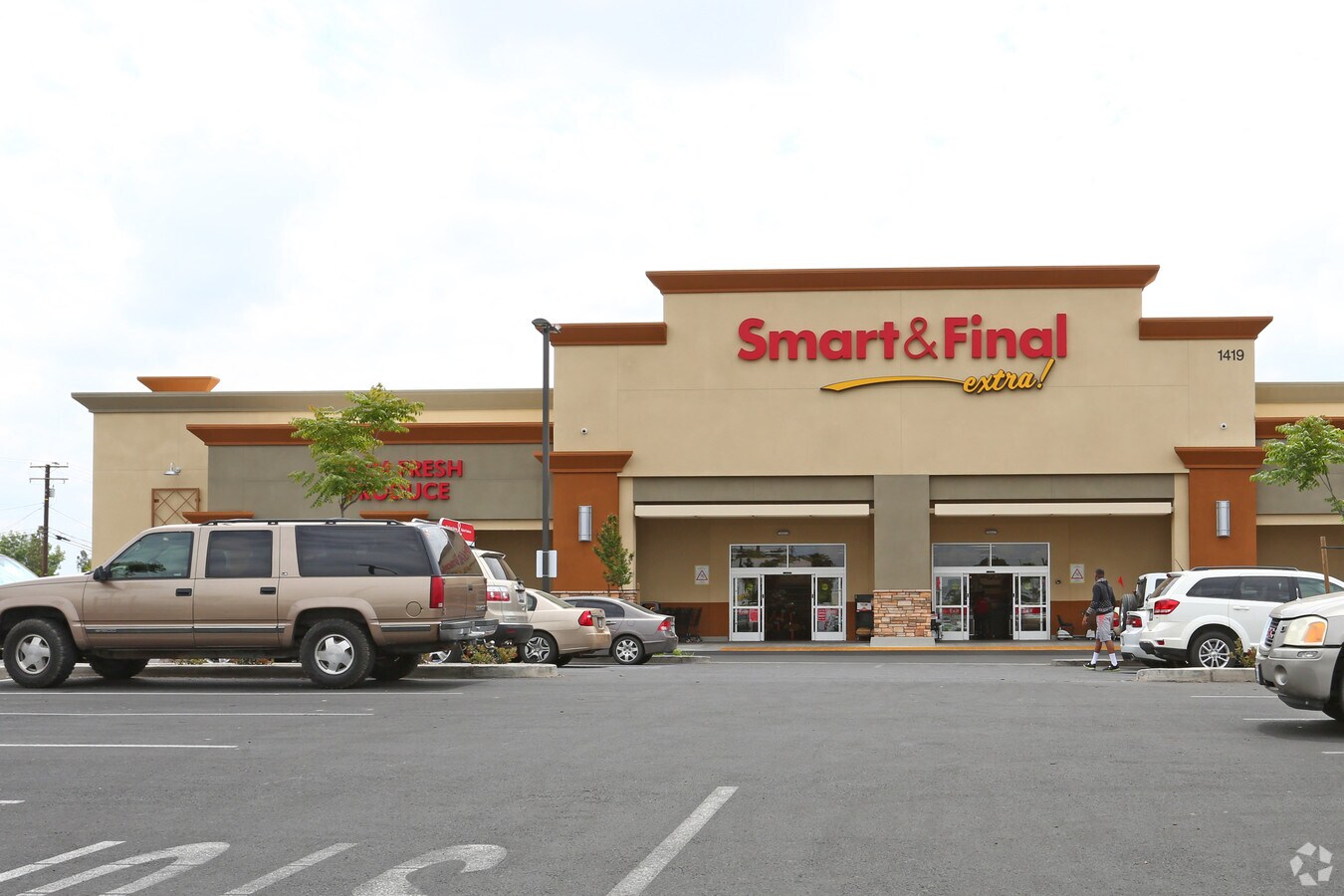 1419 W Olive Ave, Porterville, CA 93257