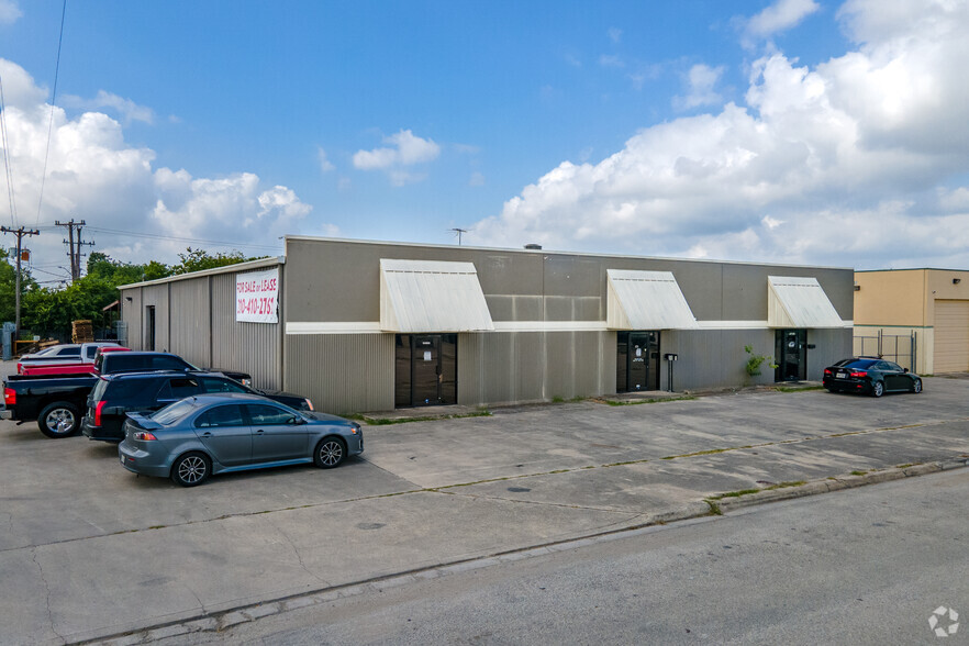 4726 Cotton Belt Dr, San Antonio, TX for lease - Primary Photo - Image 1 of 32