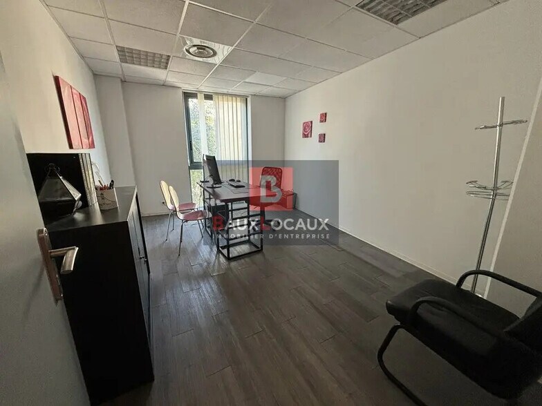 Office in Avignon for sale - Interior Photo - Image 2 of 9