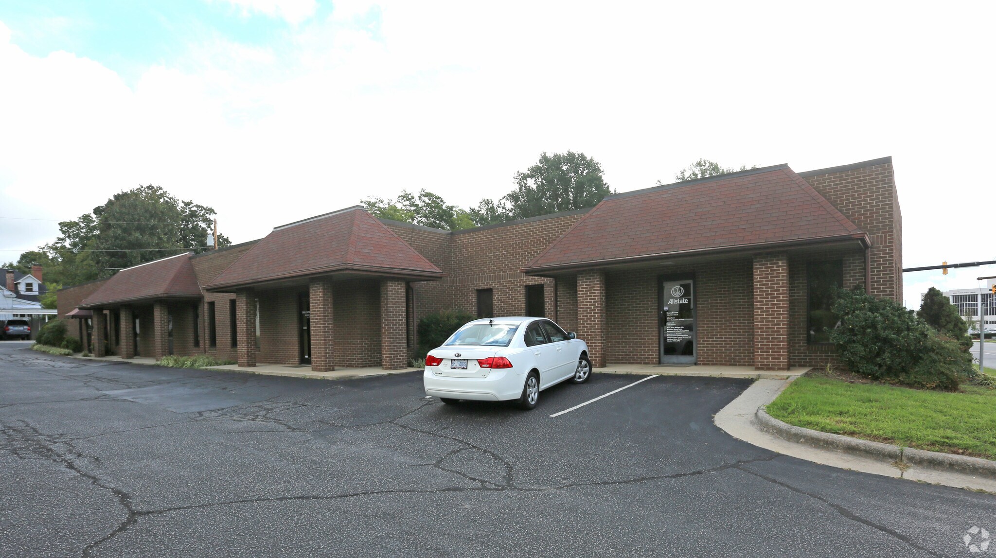 1004 N Main St, High Point, NC for sale Primary Photo- Image 1 of 1