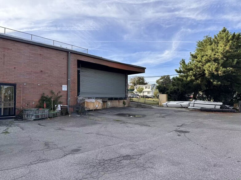 2510 Ulmer St, College Point, NY for lease - Building Photo - Image 2 of 5