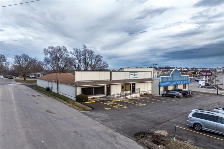 2327 N Belt Hwy, Saint Joseph, MO for lease - Building Photo - Image 2 of 40