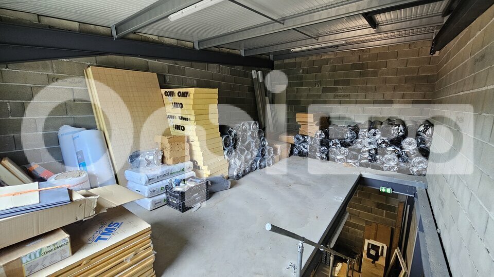 Flex in Gradignan for lease - Interior Photo - Image 3 of 4