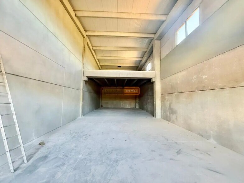 Industrial in Le Muy for lease - Interior Photo - Image 2 of 4