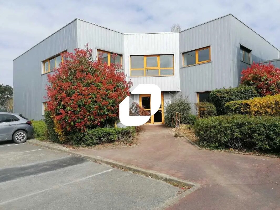 Office in Villebon-sur-Yvette for lease Building Photo- Image 1 of 11