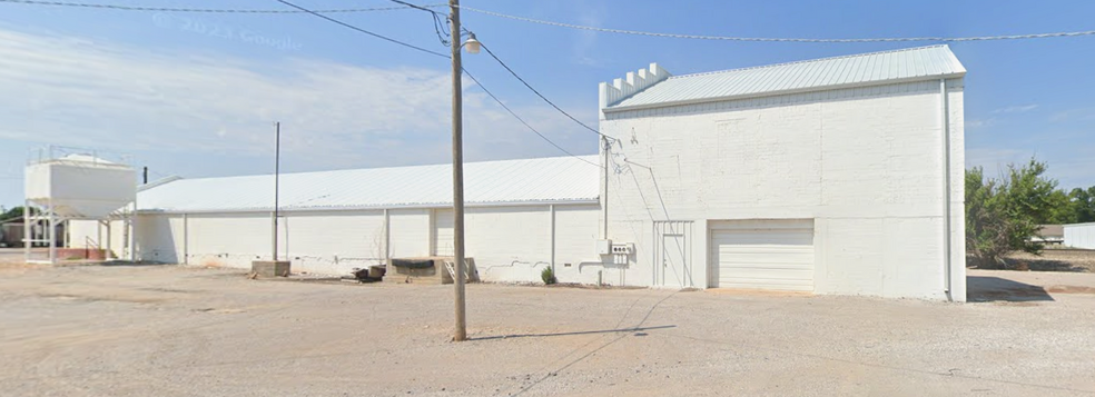 202 E Charles Ave, Pauls Valley, OK for lease - Building Photo - Image 2 of 11