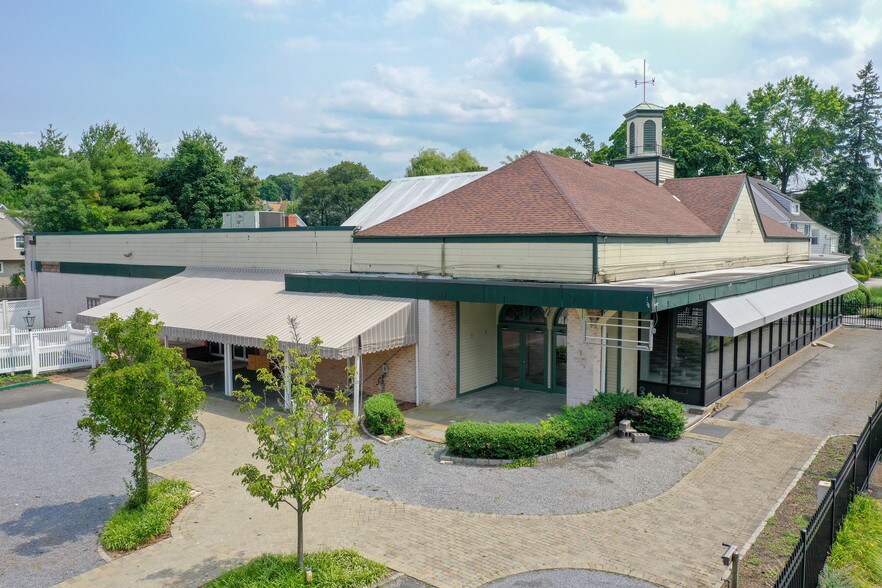 221 South St, Oyster Bay, NY for sale - Building Photo - Image 1 of 1