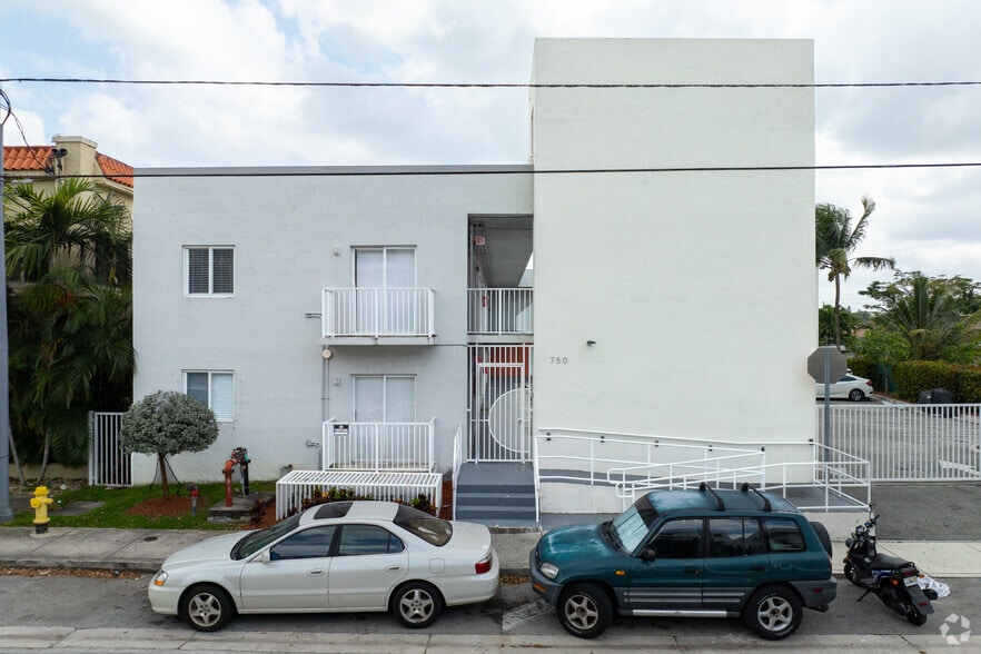 750 SW 2nd St, Miami, FL for sale - Building Photo - Image 3 of 37