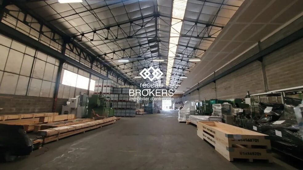 Industrial in Annecy for lease - Interior Photo - Image 1 of 16