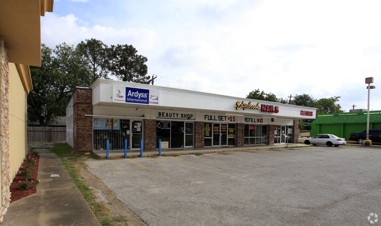 907911 Edgebrook Dr, Houston, TX 77034