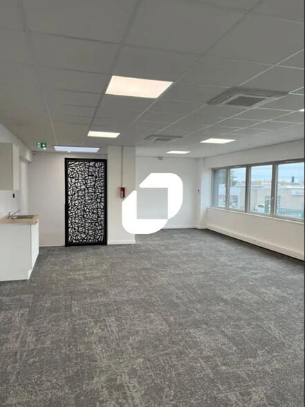 Allée Des Trois Lions, Roncq for lease - Interior Photo - Image 2 of 8